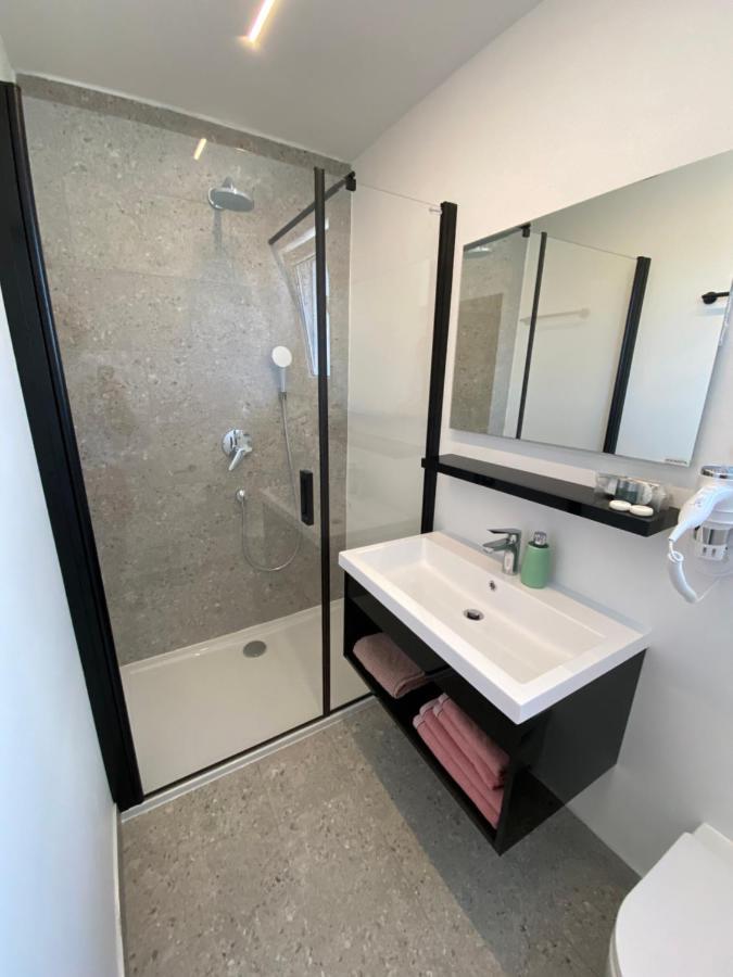 Apartmani Kumenat บีโอกราดนาโมรู ภายนอก รูปภาพ