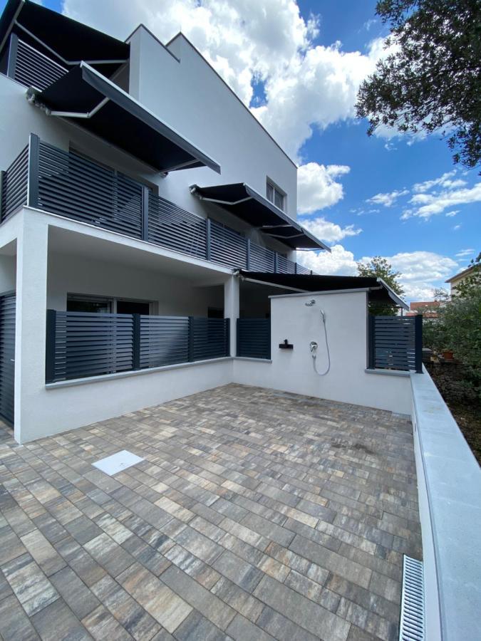 Apartmani Kumenat บีโอกราดนาโมรู ภายนอก รูปภาพ