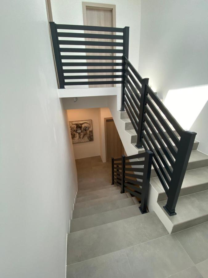 Apartmani Kumenat บีโอกราดนาโมรู ภายนอก รูปภาพ