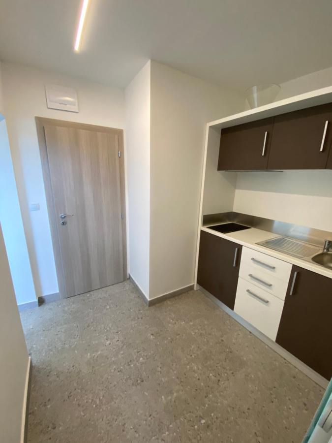 Apartmani Kumenat บีโอกราดนาโมรู ภายนอก รูปภาพ