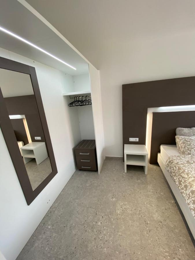 Apartmani Kumenat บีโอกราดนาโมรู ภายนอก รูปภาพ