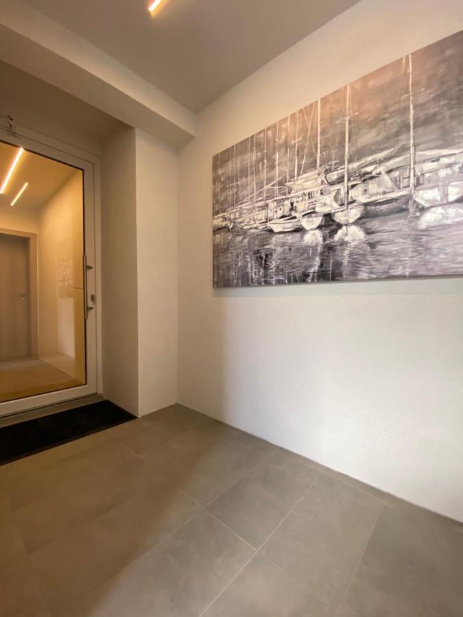 Apartmani Kumenat บีโอกราดนาโมรู ภายนอก รูปภาพ