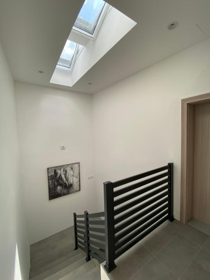 Apartmani Kumenat บีโอกราดนาโมรู ภายนอก รูปภาพ
