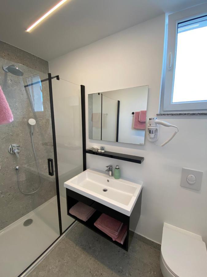 Apartmani Kumenat บีโอกราดนาโมรู ภายนอก รูปภาพ