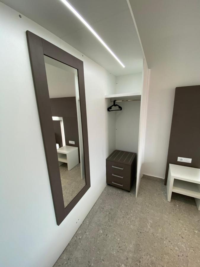 Apartmani Kumenat บีโอกราดนาโมรู ภายนอก รูปภาพ