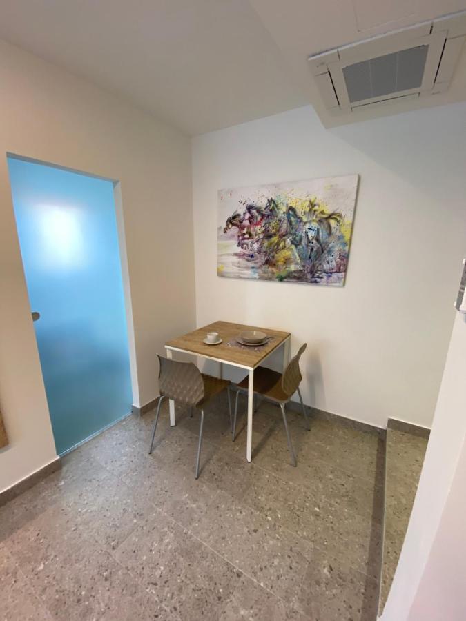 Apartmani Kumenat บีโอกราดนาโมรู ภายนอก รูปภาพ