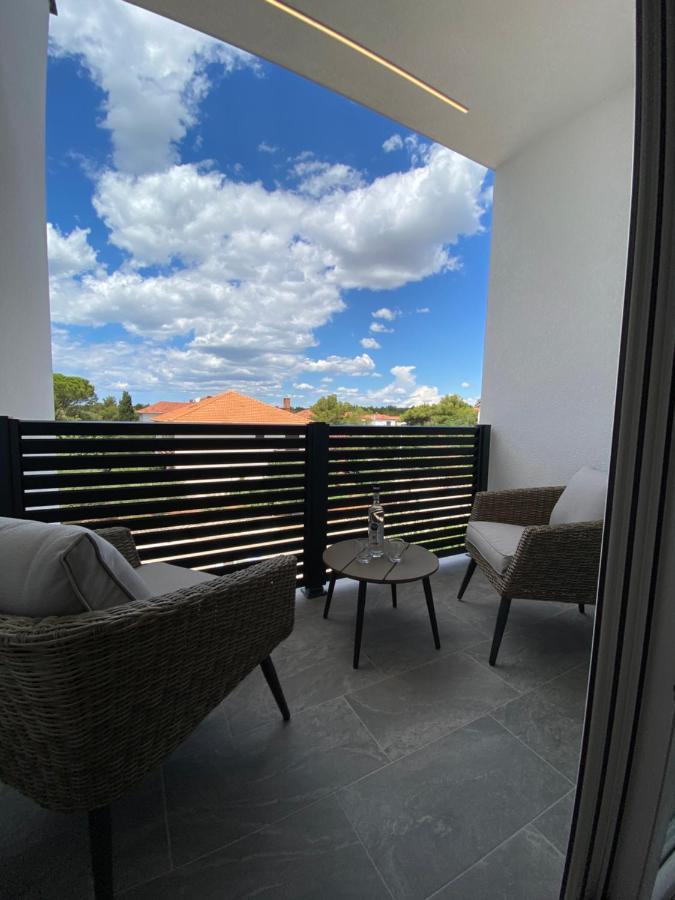 Apartmani Kumenat บีโอกราดนาโมรู ภายนอก รูปภาพ