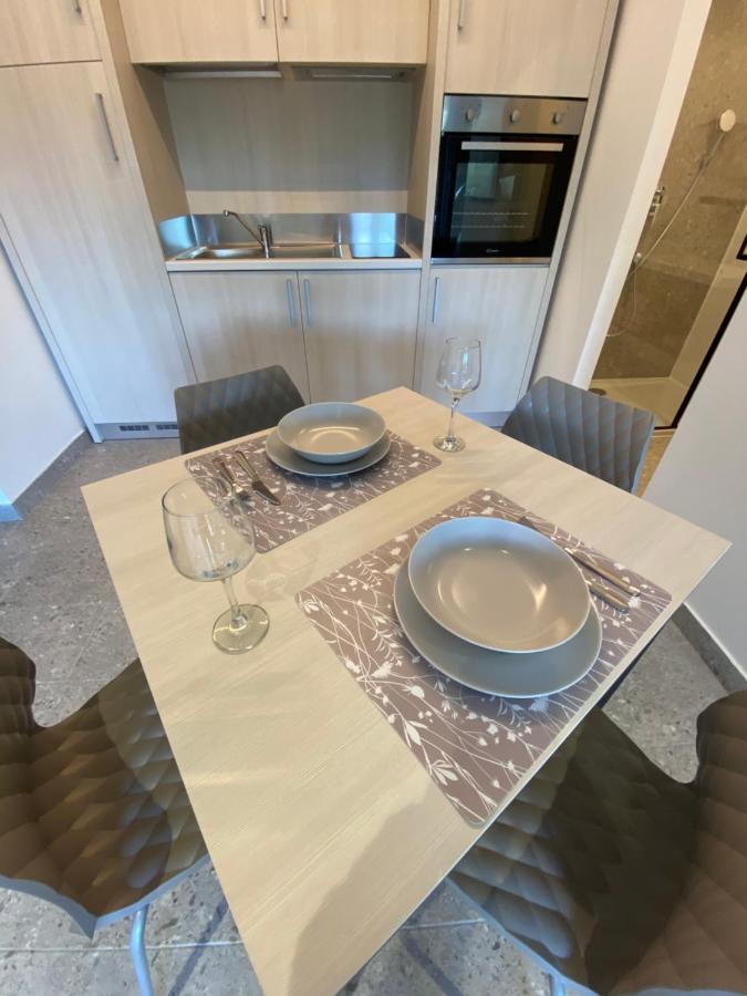 Apartmani Kumenat บีโอกราดนาโมรู ภายนอก รูปภาพ