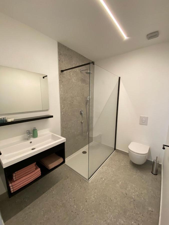 Apartmani Kumenat บีโอกราดนาโมรู ภายนอก รูปภาพ