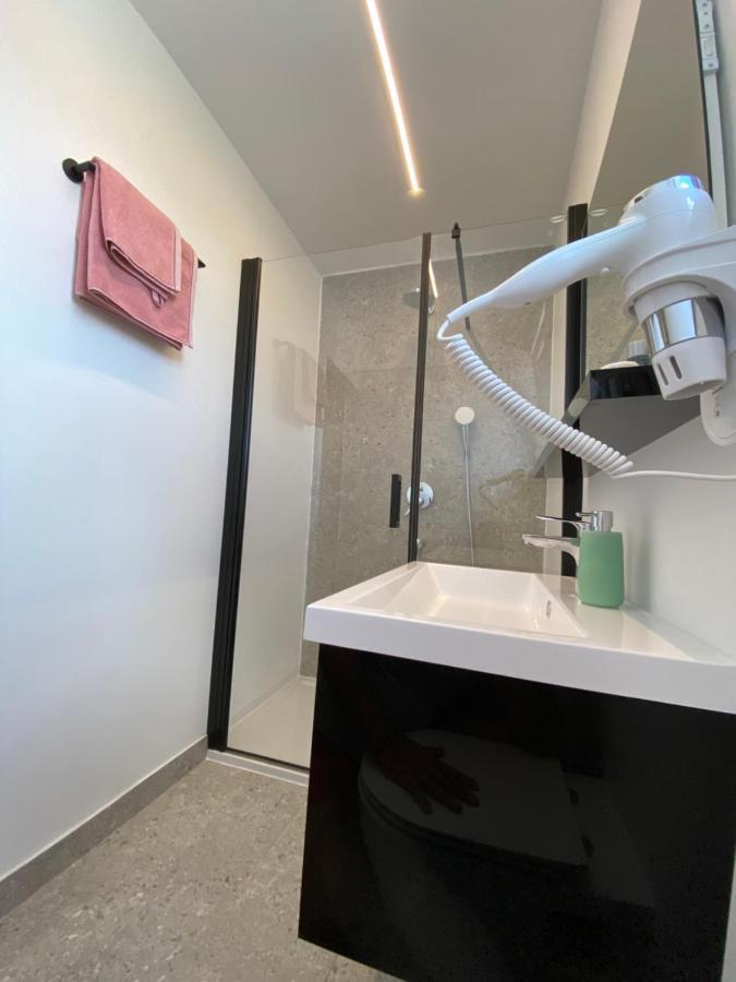 Apartmani Kumenat บีโอกราดนาโมรู ภายนอก รูปภาพ