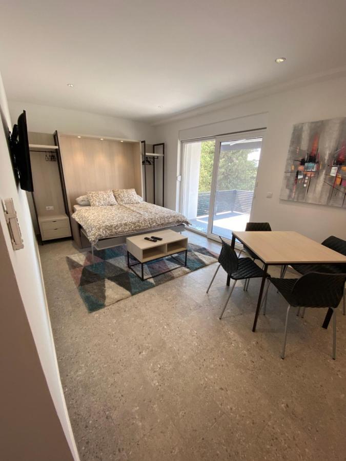 Apartmani Kumenat บีโอกราดนาโมรู ภายนอก รูปภาพ