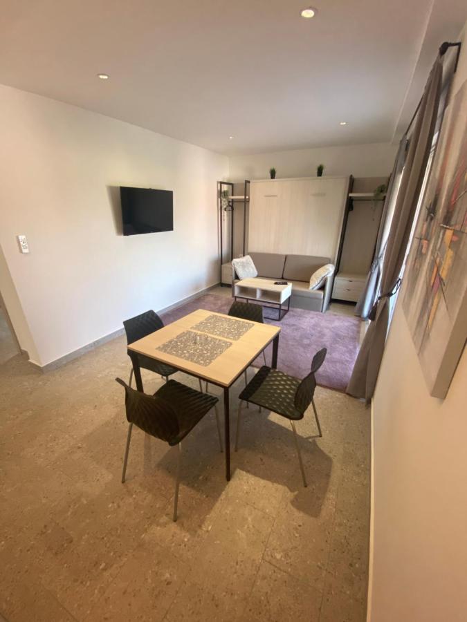 Apartmani Kumenat บีโอกราดนาโมรู ภายนอก รูปภาพ