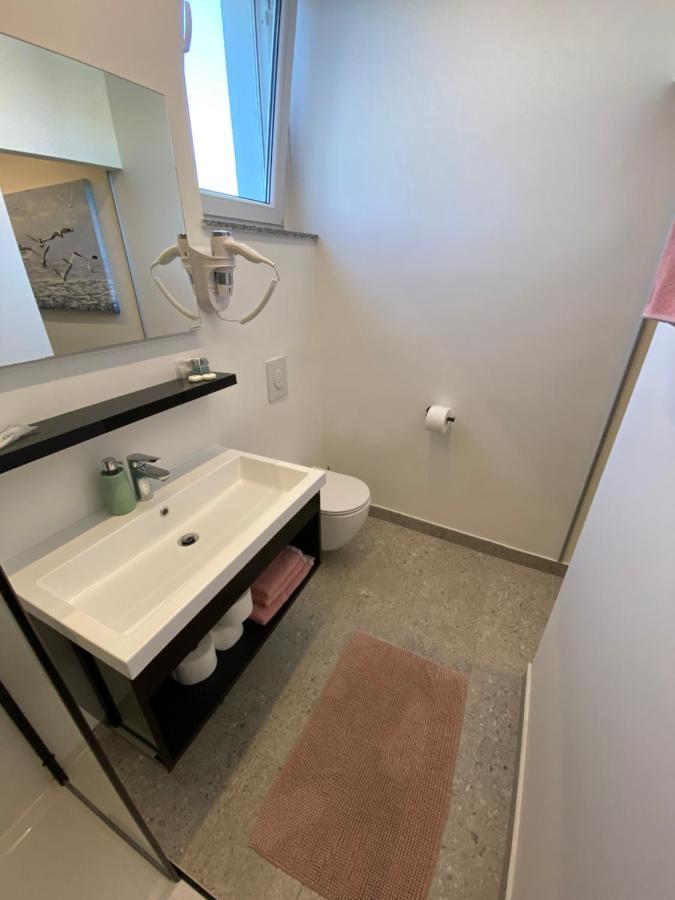 Apartmani Kumenat บีโอกราดนาโมรู ภายนอก รูปภาพ