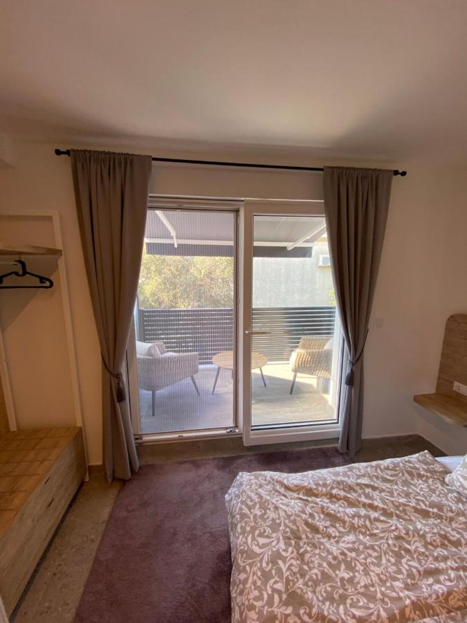 Apartmani Kumenat บีโอกราดนาโมรู ภายนอก รูปภาพ