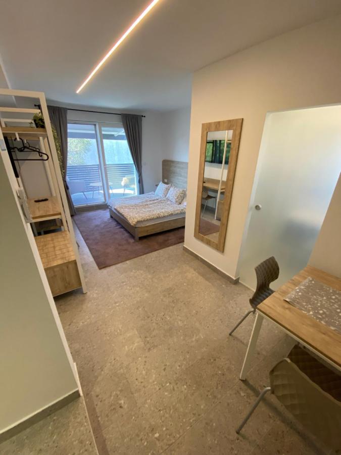 Apartmani Kumenat บีโอกราดนาโมรู ภายนอก รูปภาพ