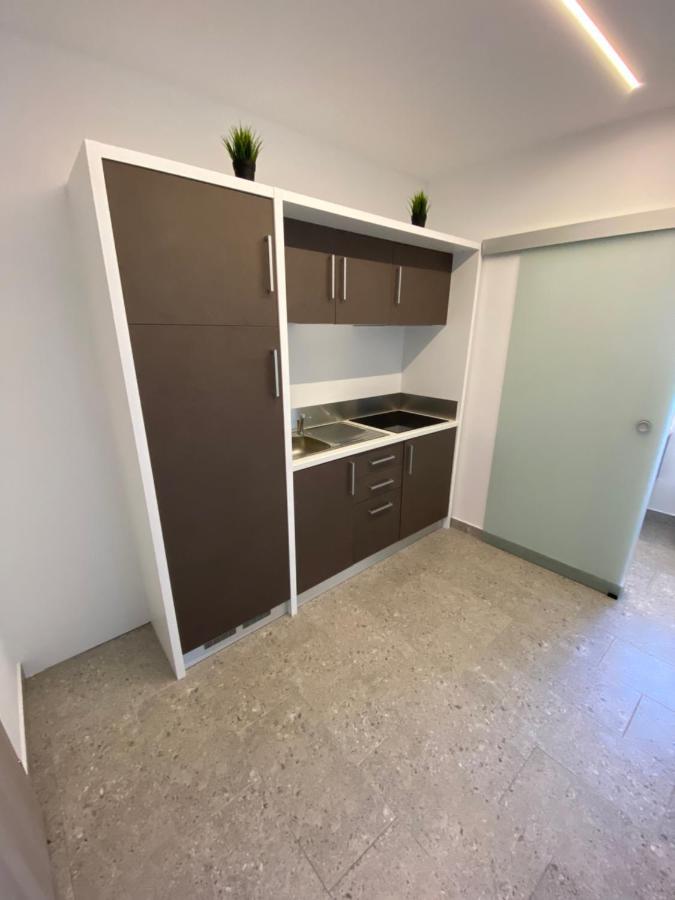Apartmani Kumenat บีโอกราดนาโมรู ภายนอก รูปภาพ