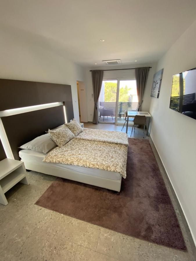 Apartmani Kumenat บีโอกราดนาโมรู ภายนอก รูปภาพ