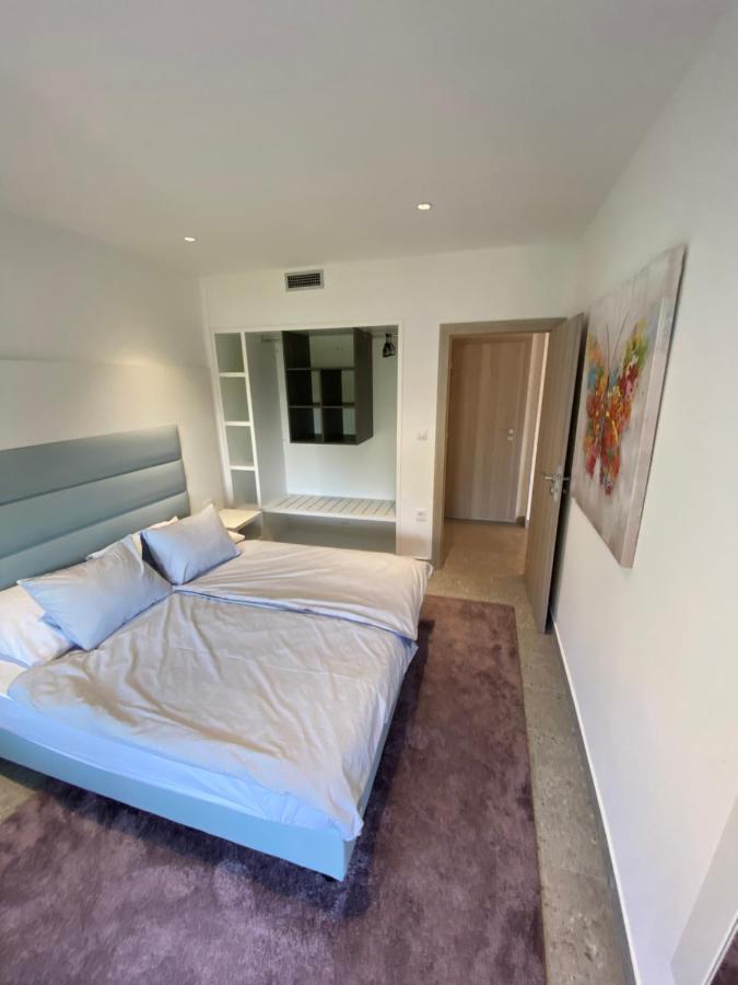 Apartmani Kumenat บีโอกราดนาโมรู ภายนอก รูปภาพ