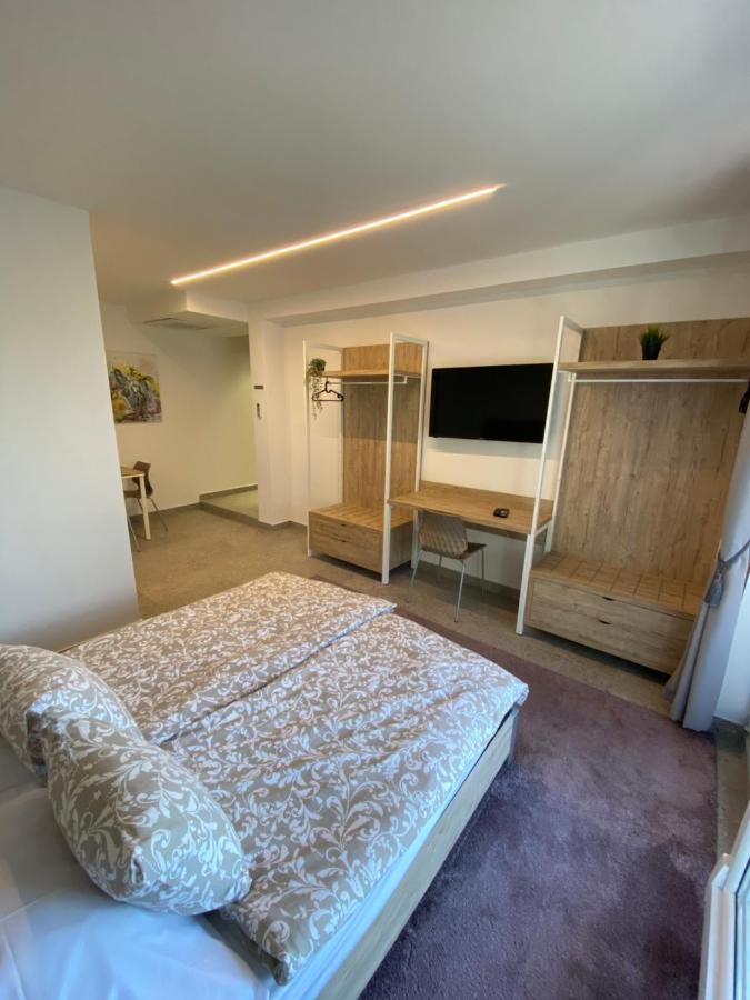 Apartmani Kumenat บีโอกราดนาโมรู ภายนอก รูปภาพ