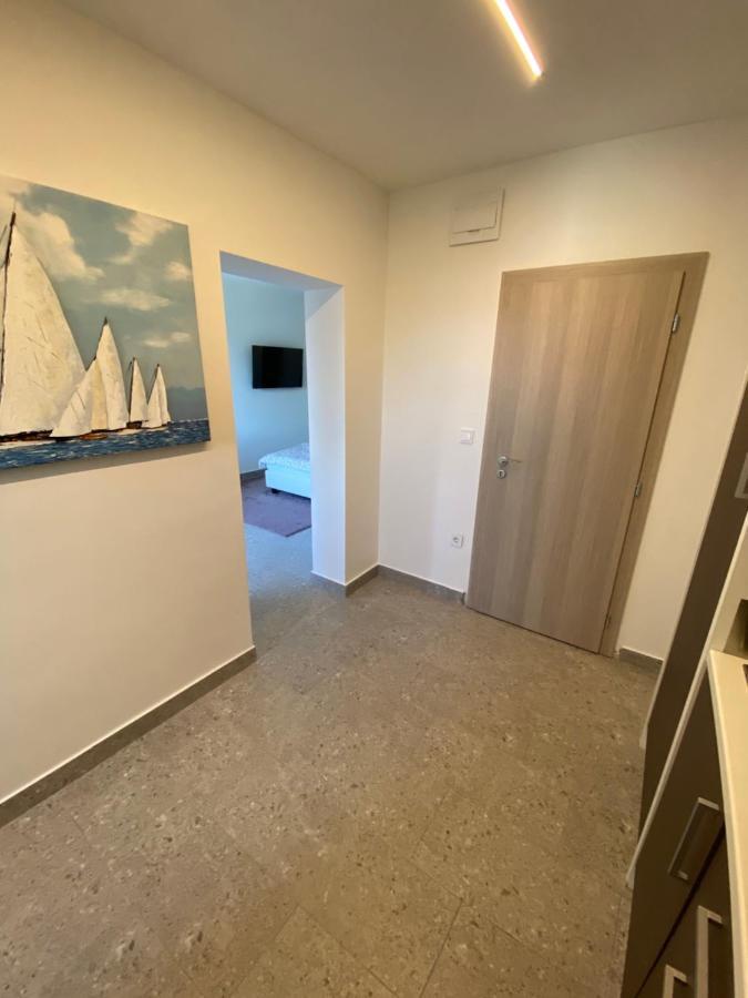 Apartmani Kumenat บีโอกราดนาโมรู ภายนอก รูปภาพ