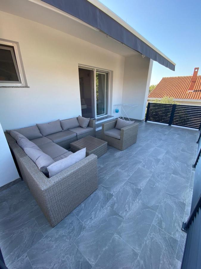 Apartmani Kumenat บีโอกราดนาโมรู ภายนอก รูปภาพ